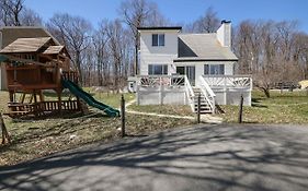 Cozy Poconos Mountain House With 3 Bedrooms
